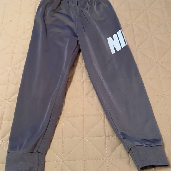 Nike Kid Jog Suit - Picture 4 of 8